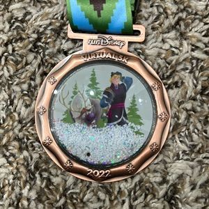 2022 RunDisney Frozen 5k Snowglobe medal with Kristoff and Sven